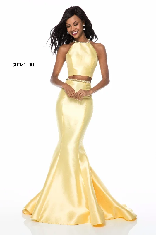How to accessorize a two piece skirt set with jewelry- -52024