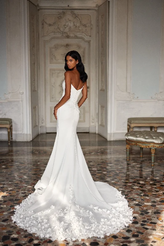 Bridal dresses with tulle skirts for a fairytale look -81125