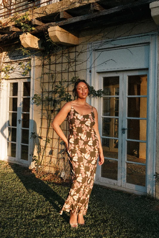 Trendy wedding guest dresses for trendy bridesmaids -Jamie Maxi Slip Dress - Olive Floral Trendy wedding guest dresses for trendy bridesmaids -Jamie Maxi Slip Dress - Olive Floral