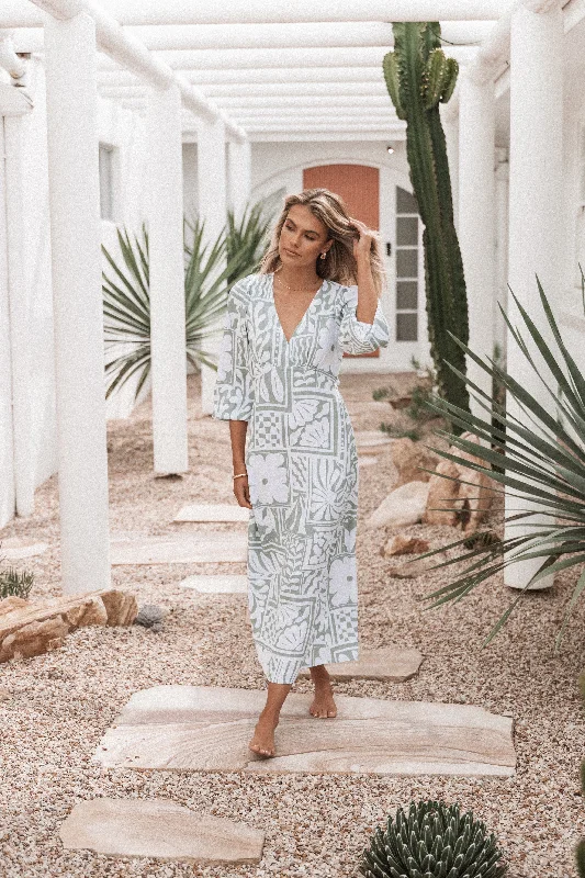 Elegant gold party dresses for New Year’s Eve -Kolby Long Sleeve Midi Dress - Sage Print Elegant gold party dresses for New Year’s Eve -Kolby Long Sleeve Midi Dress - Sage Print