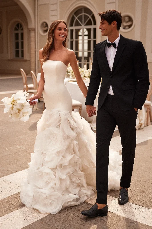 Bridal dresses with elegant bows for a sophisticated style -81119