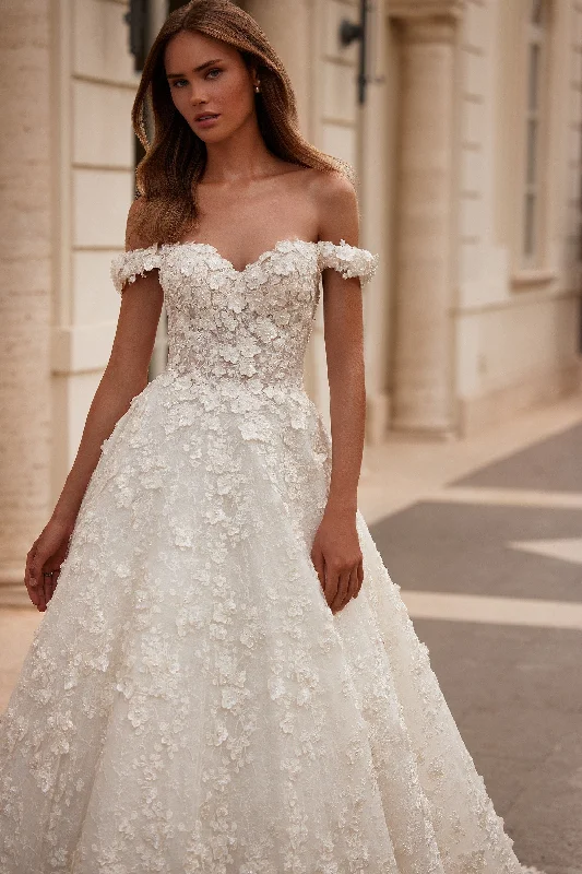 Bridal dresses for brides who want to show off their figure -81006