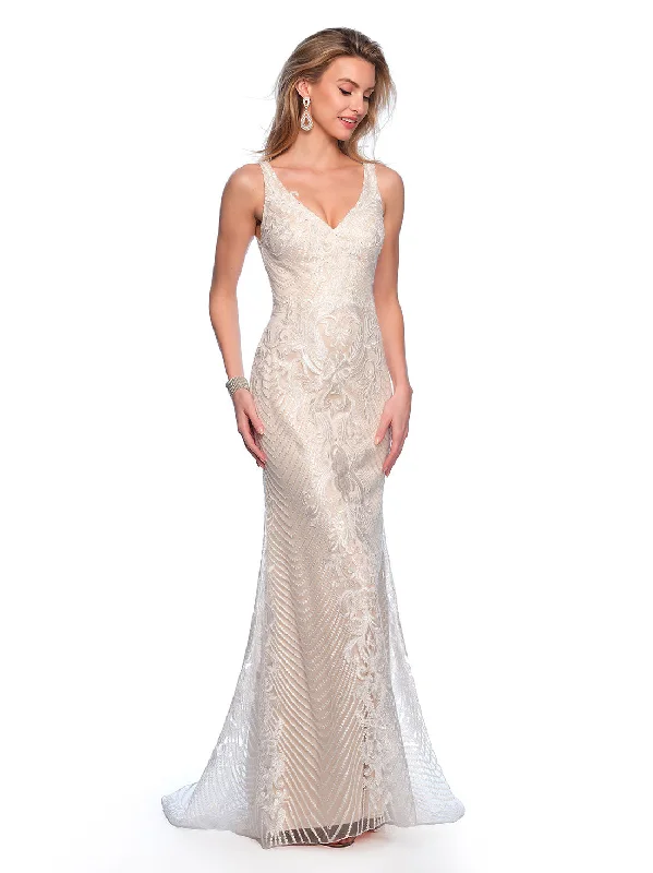 Fun and flirty wedding guest dresses for a celebration vibe -Wedding Dress by Dave and Johnny 7226 Fun and flirty wedding guest dresses for a celebration vibe -Wedding Dress by Dave and Johnny 7226
