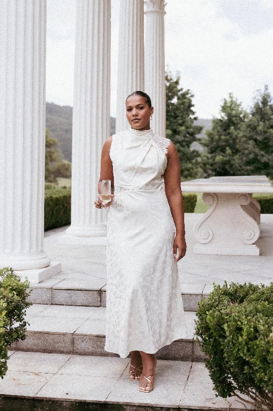 Graduation dresses for petite women with flattering cuts -Anabelle Halter Neck Lace Maxi Dress - White Graduation dresses for petite women with flattering cuts -Anabelle Halter Neck Lace Maxi Dress - White