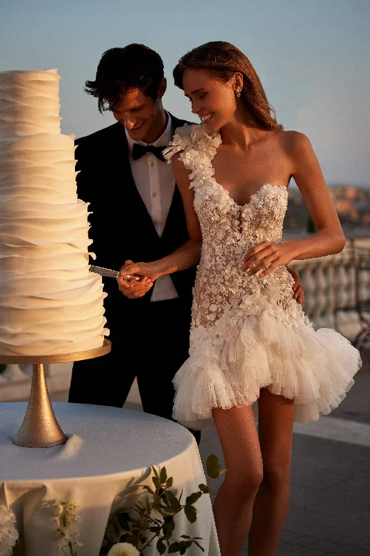 Wedding dresses with intricate lace for detailed beauty -81144