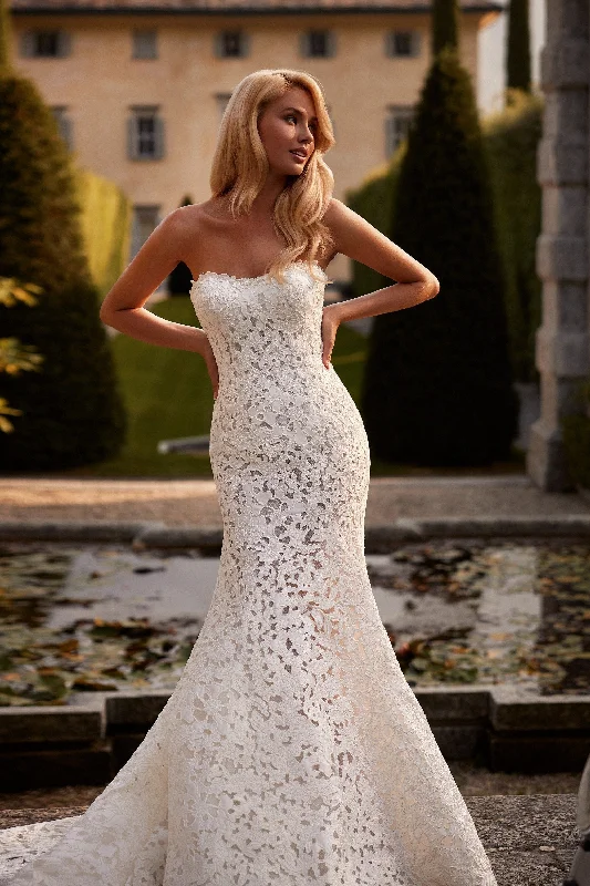 Bridal dresses with off-the-shoulder details for a romantic look -81136