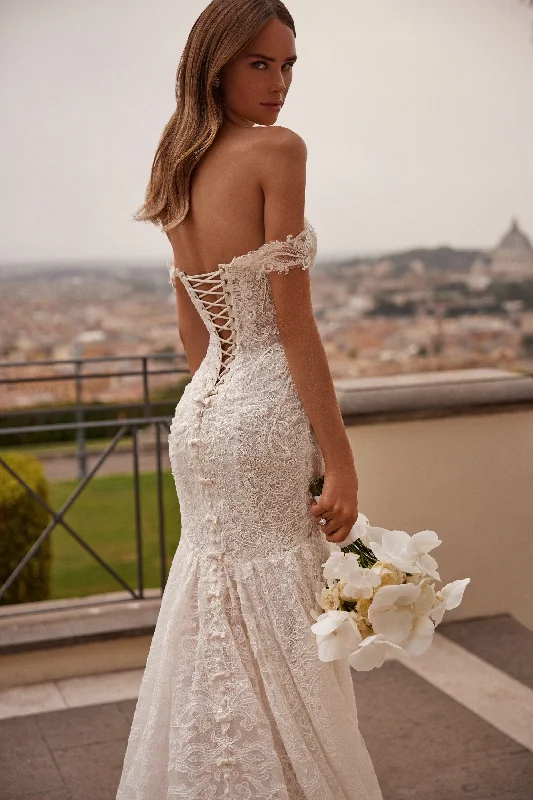Bridal dresses with high-neck designs for a modest look -81132