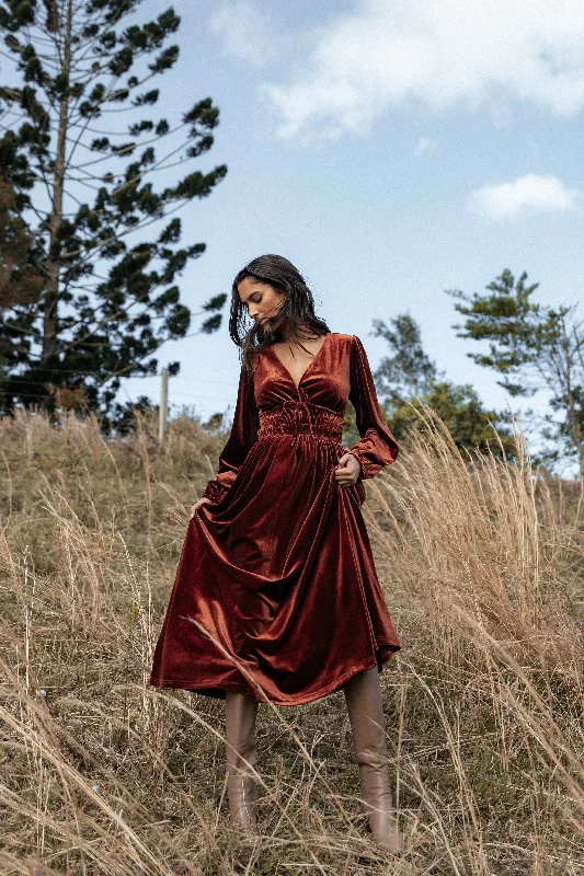 Affordable wedding guest dresses that look luxurious -Cece Velvet Long Sleeve Maxi Dress - Rust Affordable wedding guest dresses that look luxurious -Cece Velvet Long Sleeve Maxi Dress - Rust