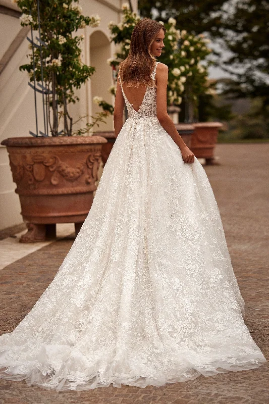 Bridal dresses with floral prints for a spring vibe -81106