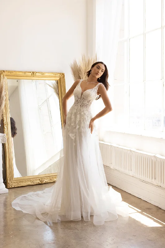 Plus-size wedding guest dresses for all shapes -Sleeveless Tulle Bridal Gown by Abby Lane 97182 Plus-size wedding guest dresses for all shapes -Sleeveless Tulle Bridal Gown by Abby Lane 97182
