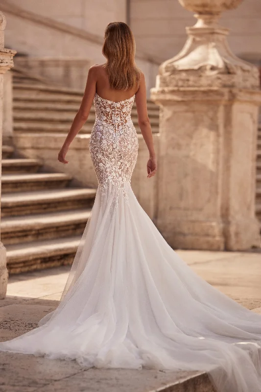 Bridal dresses for a traditional religious ceremony -81094